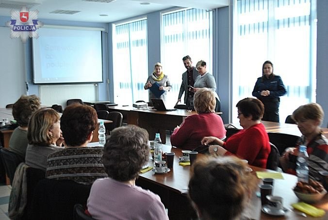 Policjanci spotkali się z opolskimi seniorami - Zdjęcie główne