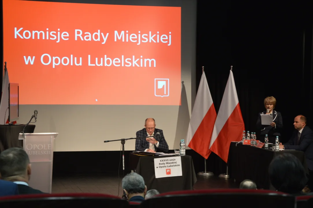 We wtorek odbyła się 37. sesja Rady Miejskiej w Opolu Lubelskim podczas której radni uchwalili podwyżki diet i wynagrodzenia dla burmistrza 