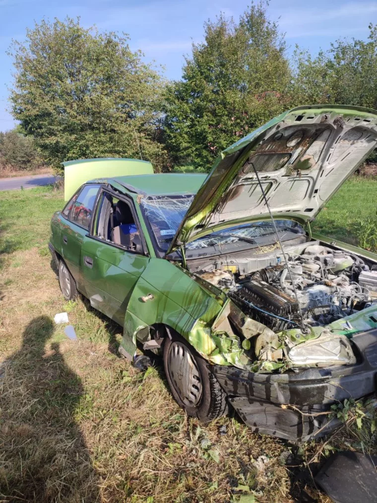 Wandalin: Opel dachował. Za kierownicą 83-letni kierowca - Zdjęcie główne