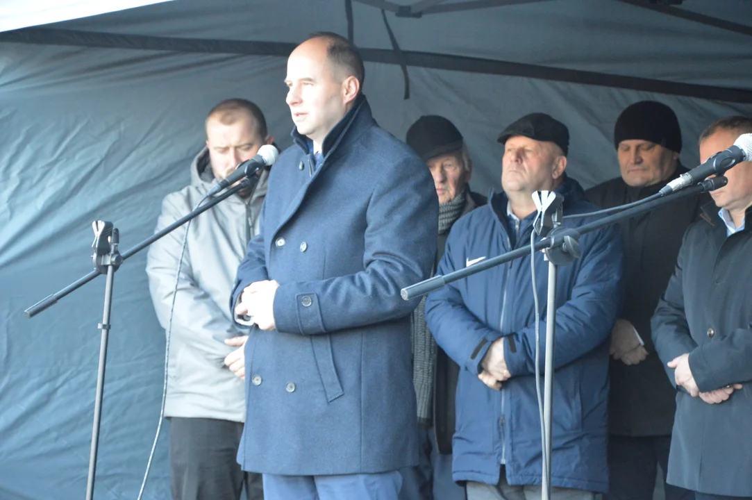 W piątek w Trzebieszy odbyło się uroczyste oddanie do użytku zmodernizowanego odcinka drogi powiatowej