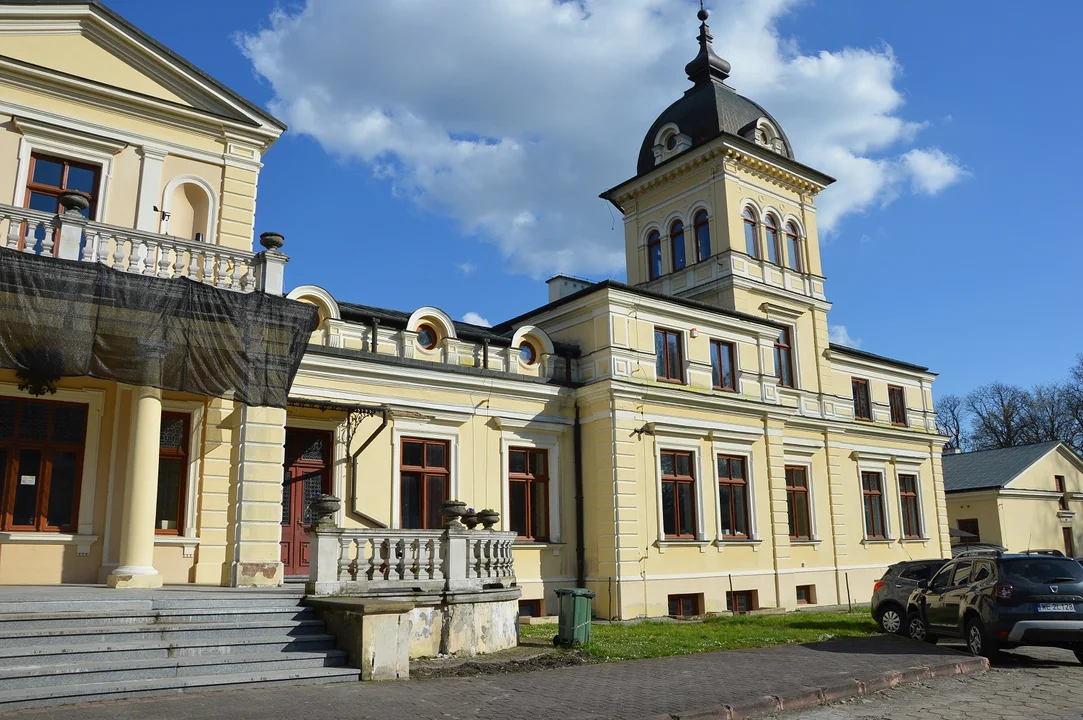 Kluczkowice: Pałac, powozownia i park wypięknieją - Zdjęcie główne