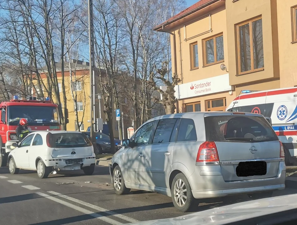 Opole Lubelskie: Groźne zderzenie samochodów na Lubelskiej  - Zdjęcie główne