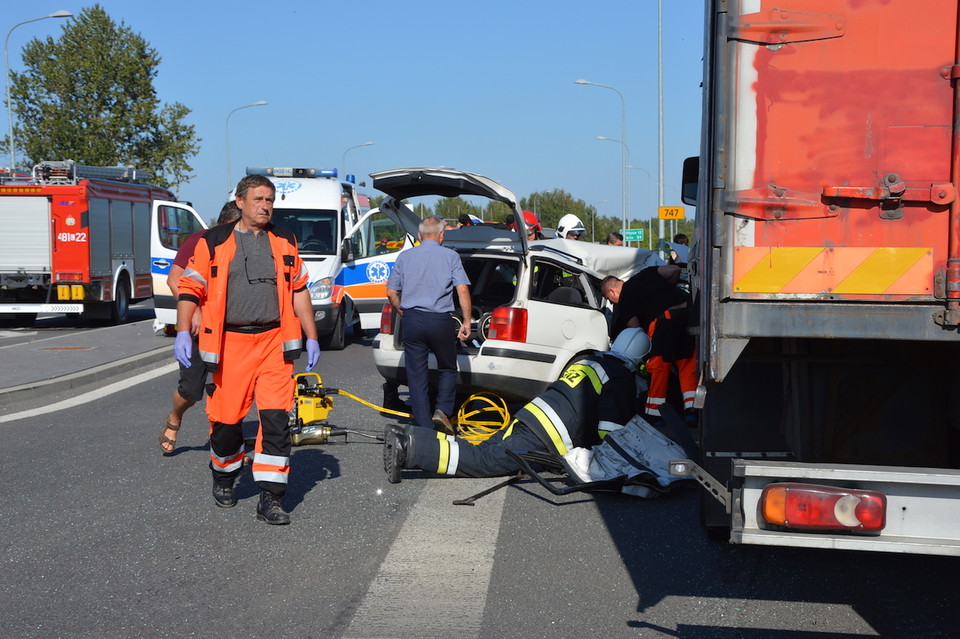 Poważny wypadek na obwodnicy Chodla - Zdjęcie główne