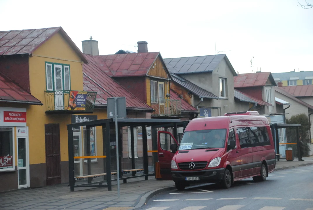 Opole Lubelskie: Busy wracają na Stary Rynek  (ZDJĘCIA) - Zdjęcie główne