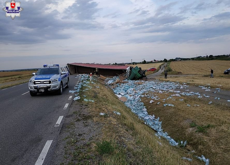 W ciężarówce wystrzeliła opona - Zdjęcie główne