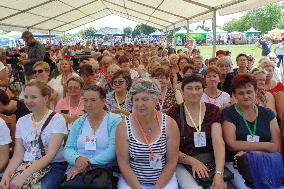 Kobieca inwazja w Józefowie - Zdjęcie główne