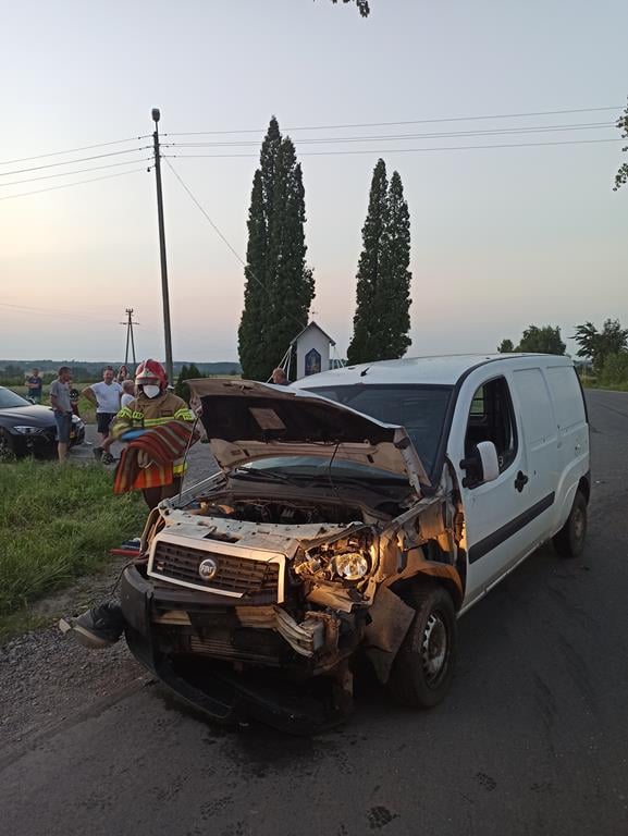 Samochdy poważnie uszkodzone, sprawca trafił do szpitala