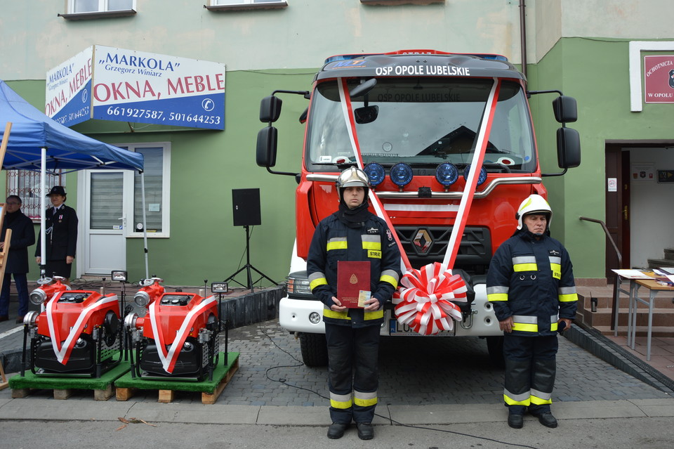 Nowy wóz strażacki oficjalnie przekazany (ZDJĘCIA) - Zdjęcie główne