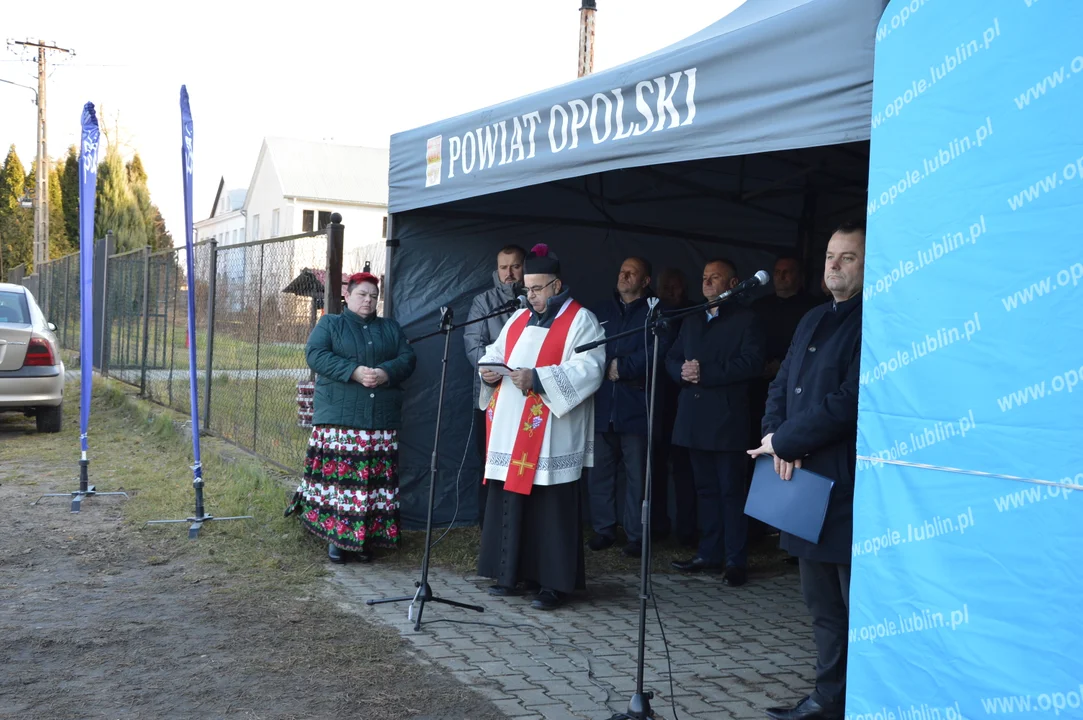 W piątek w Trzebieszy odbyło się uroczyste oddanie do użytku zmodernizowanego odcinka drogi powiatowej