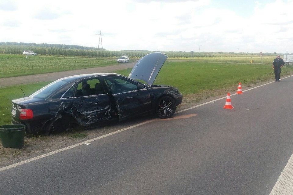 Wyprzedzał innych, uderzył w ciężarówkę - Zdjęcie główne