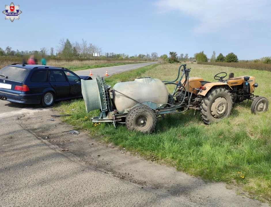 Trzciniec: Zderzenie BMW z ciagnikiem rolniczym (ZDJĘCIA) - Zdjęcie główne