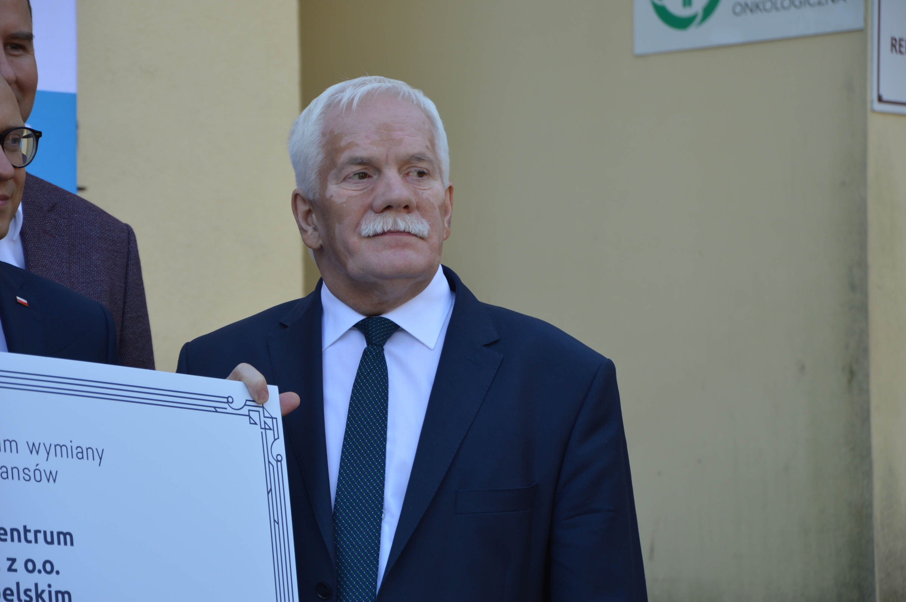 Opole Lubelskie: Trzy tysiące złotych podwyżki dla prezesa Powiatowego Centrum Zdrowia  - Zdjęcie główne