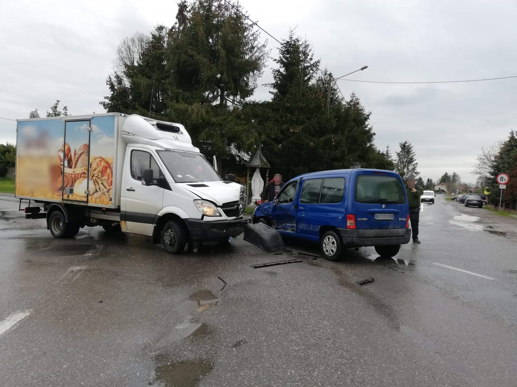 Godów: Zderzenie mercedesa z citroenem na skrzyżowaniu  - Zdjęcie główne