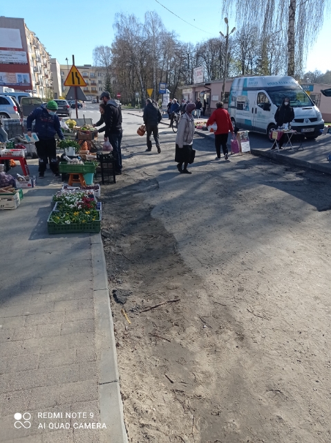 Poniatowa: Miejskie targowisko zmieniło lokalizację. Sprzedawcy przeniesieni na obrzeża miasta - Zdjęcie główne