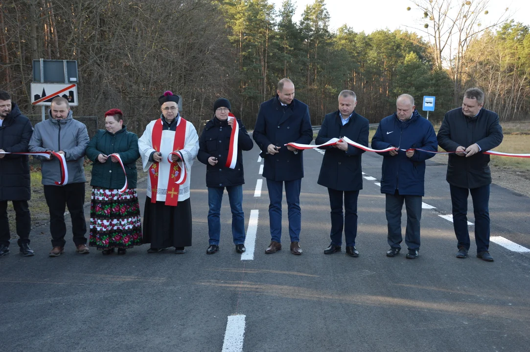 W piątek w Trzebieszy odbyło się uroczyste oddanie do użytku zmodernizowanego odcinka drogi powiatowej