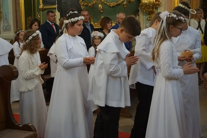 Opole Lubelskie: Dziś do I Komunii Świętej przystąpili uczniowie z Jedynki (ZDJĘCIA) - Zdjęcie główne