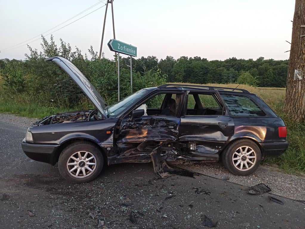 Gmina Poniatowa: 74-latek doprowadził do zderzenia dwóch samochodów  - Zdjęcie główne