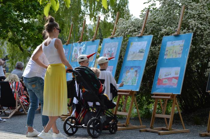 Piknikowi towarzyszyła wystawa prac plastycznych dzieci poświęcona setnej rocznicy trzeciego Powstania Śląskiego 