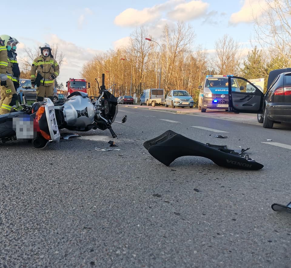 Poniatowa: Seat zderzył się z motocyklem  - Zdjęcie główne