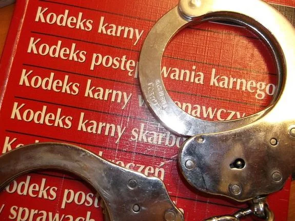 Opole Lubelskie : Dwulatka pod opieką pijanej matki i babki - Zdjęcie główne