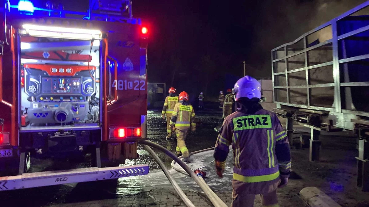 Poniatowa: Pożar w fabryce produkującej granulat gumowy - Zdjęcie główne