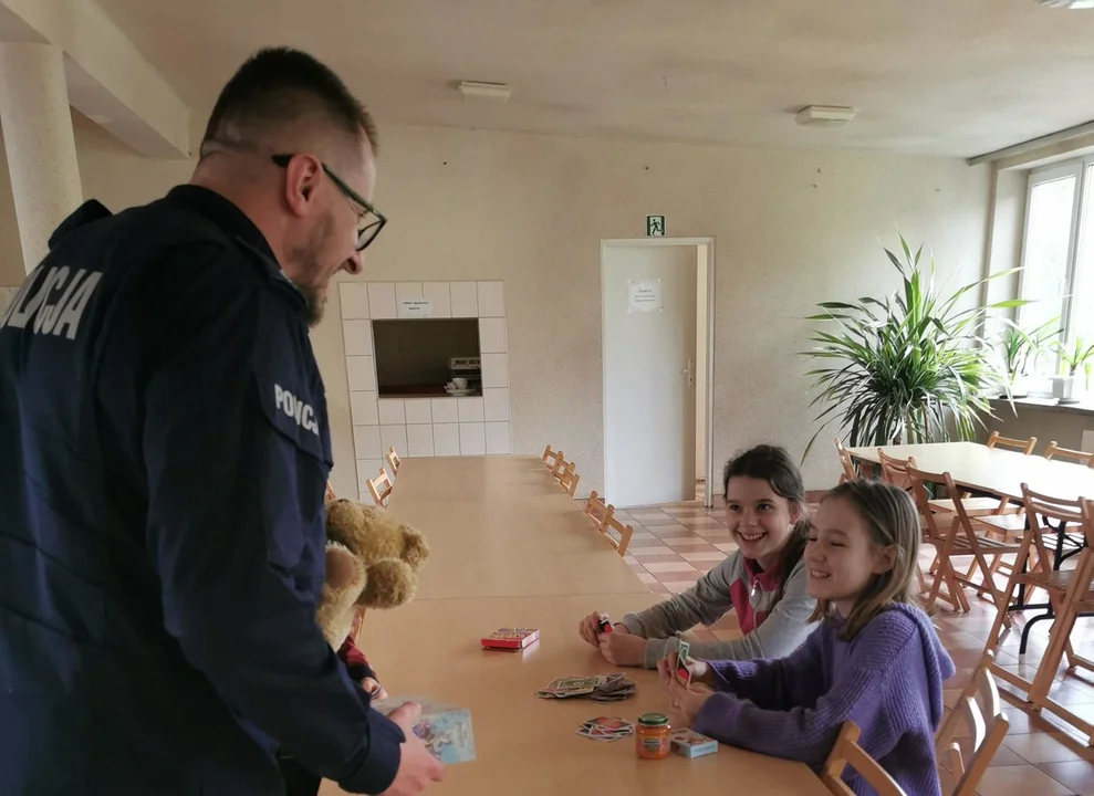 Powiat opolski: Policjanci uczą uchodźców bezpieczeństwa na drogach - Zdjęcie główne