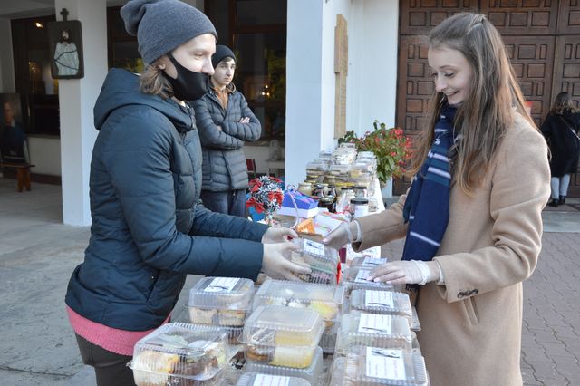 Mieszkańcy Poniatowej chętnie pomagali w zbieraniu funduszy na leczenie Moniki