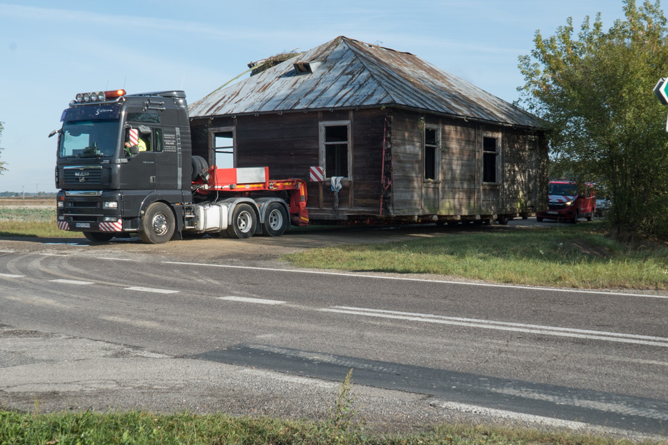 FILM - Największy w Polsce transport drewnianego domu - Zdjęcie główne