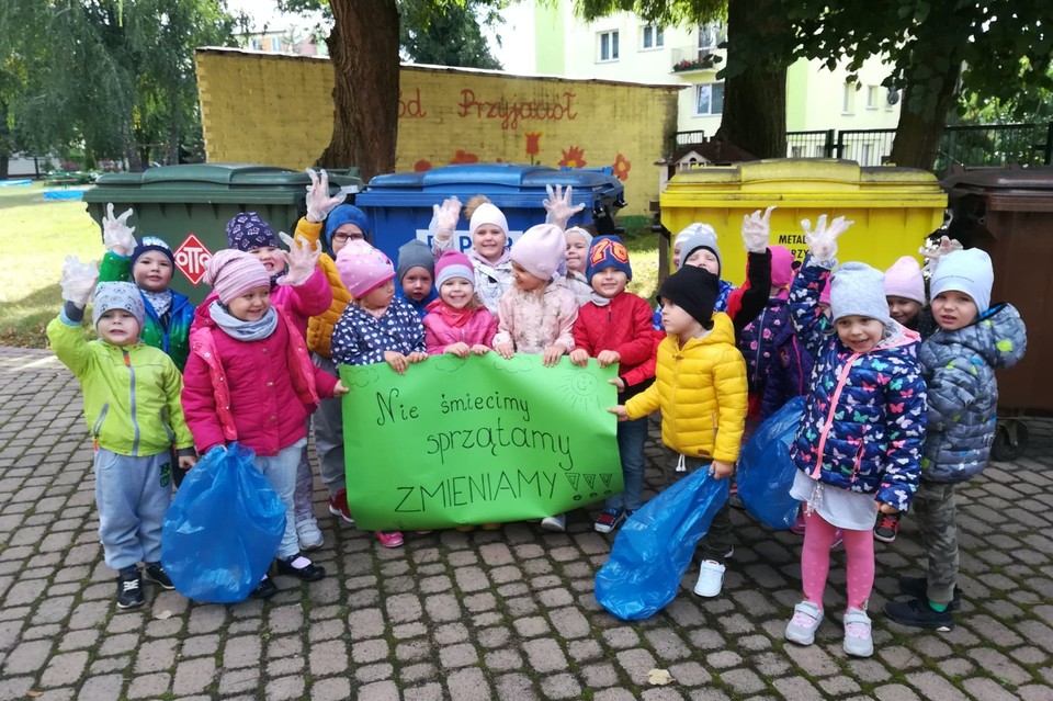 Przedszkolaki posprzątały świat - Zdjęcie główne