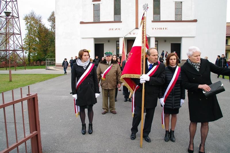 Szkoła w Dębowej Kłodzie im. Armii Krajowej - zdjęcia - Zdjęcie główne