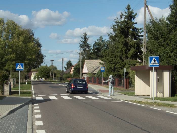 Autostopem do szkoły, czyli problem z dowozem młodzieży - Zdjęcie główne