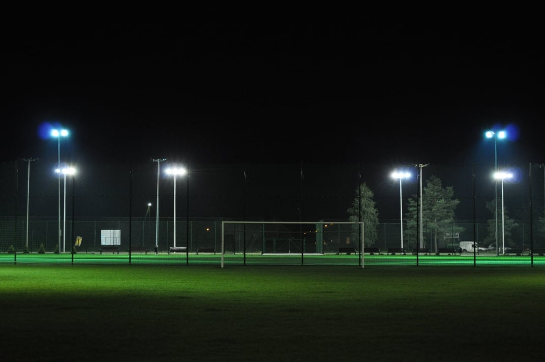 Rozbłyśnie światło nad stadionem w Milanowie - Zdjęcie główne