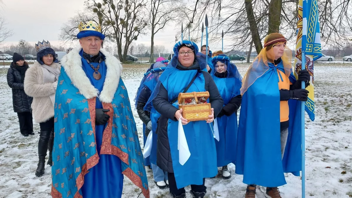 Powiat parczewski. Mieszkańcy gminy Podedwórze wzięli udział w Orszaku Trzech Króli - Zdjęcie główne