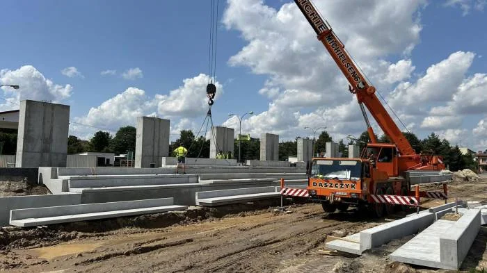 Modernizacja stadionu w Parczewie. Co słychać na placu budowy? - Zdjęcie główne