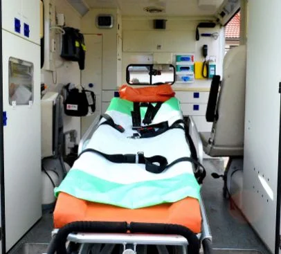 Powiat parczewski: Karetka z pacjentem uległa awarii. Z pomocą ruszyli policjanci - Zdjęcie główne