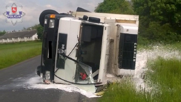 Kierujący ciężarówką stracił panowanie nad pojazdem - Zdjęcie główne