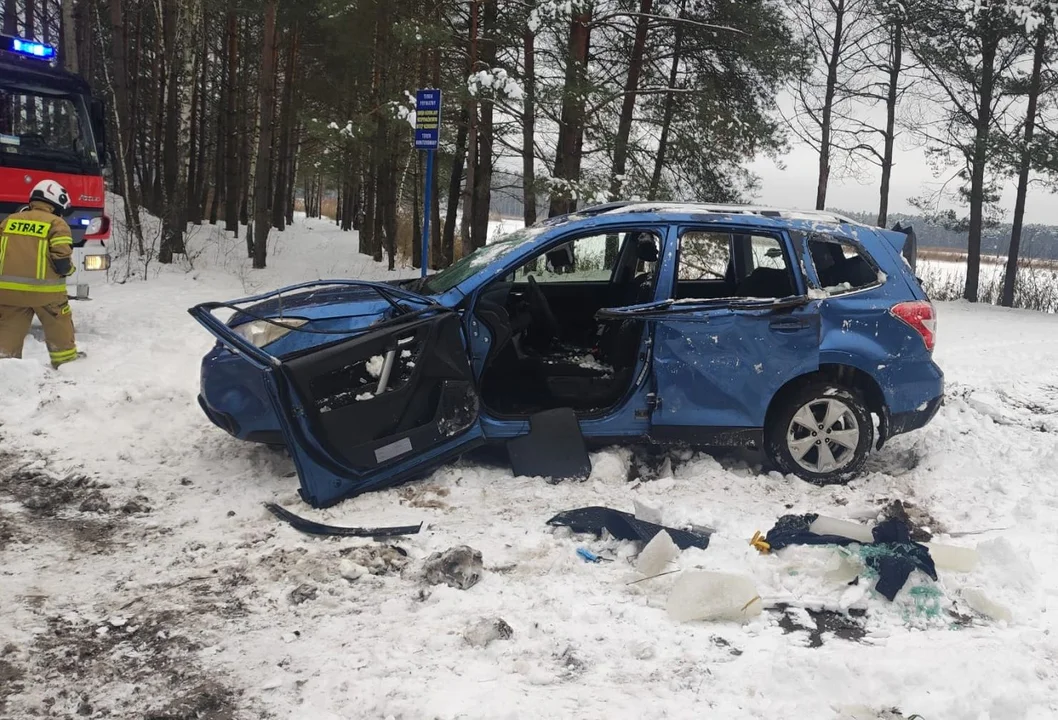 Powiat parczewski. Subaru wpadło do wody. Nie żyją dwie osoby - Zdjęcie główne