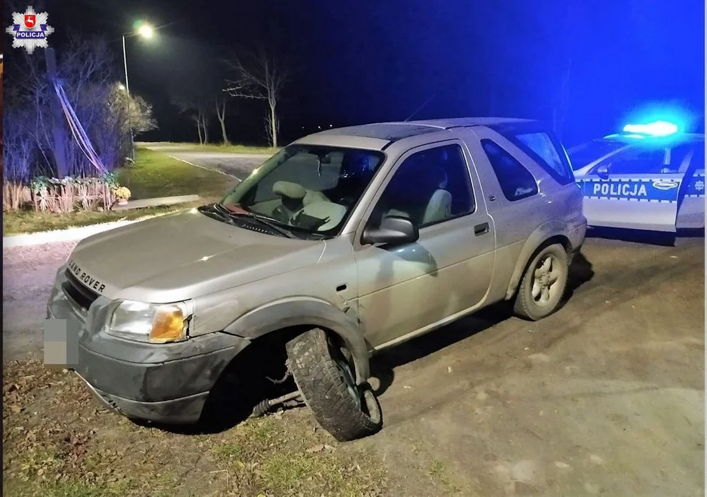 Parczew: Pijani wjechali w ciągnik i uciekli. Jednego z nich policjanci wyciągnęli spod łóżka - Zdjęcie główne