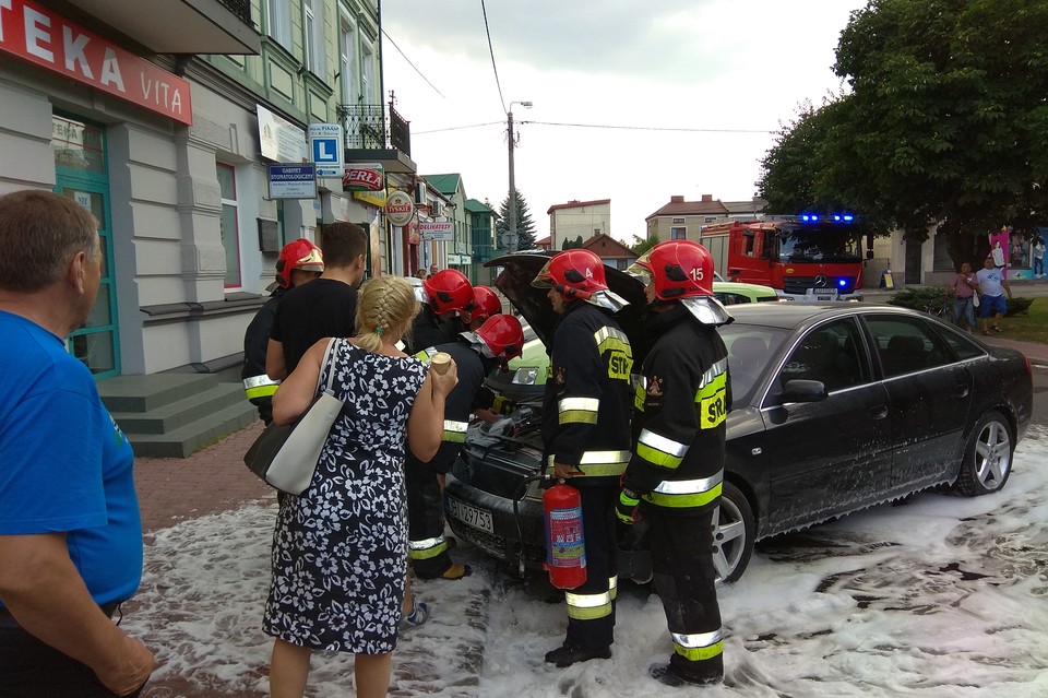 Z ostatniej chwili: Audi paliło się na parkingu  - Zdjęcie główne