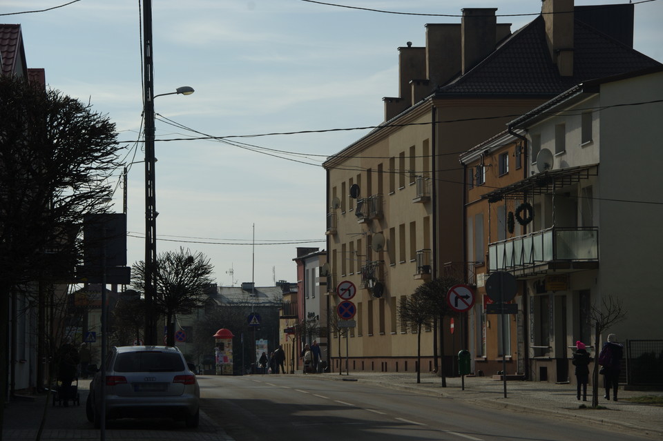 Mieli być w kwarantannie, a wyszli na miasto - Zdjęcie główne