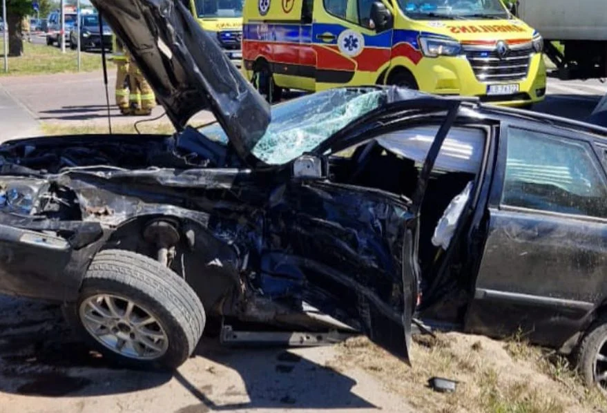 Poważny wypadek w Parczewie. Samochód zderzył się z ciężarówką - Zdjęcie główne