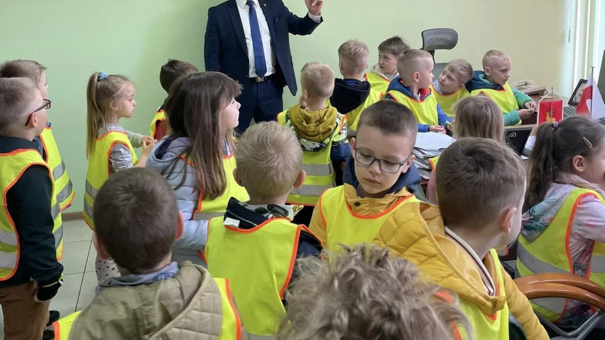 Parczew. Przedszkolaki odwiedziły Urząd Miejski - Zdjęcie główne