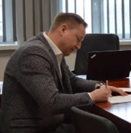 Gmina Milanów: wójt podpisał kontrakt na przebudowę drogi  - Zdjęcie główne