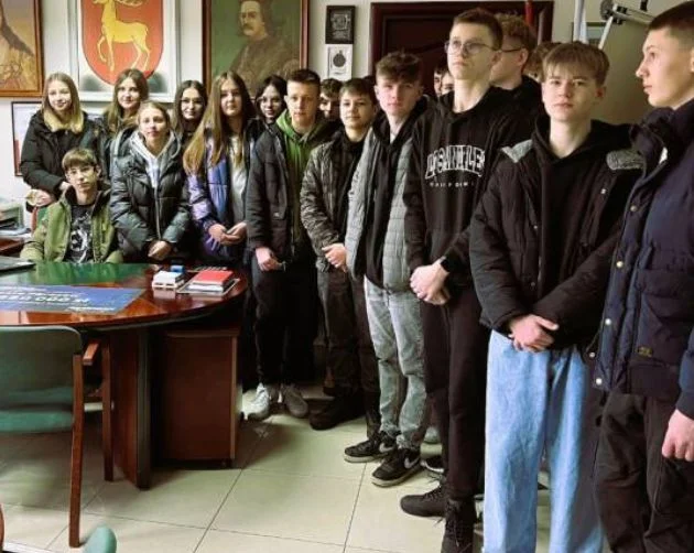 Gmina Parczew. Uczniowie odwiedzili burmistrza Kędrackiego - Zdjęcie główne
