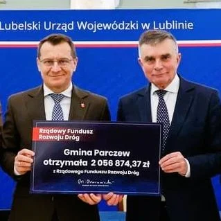 W gminie Parczew zbudują nową drogę. Burmistrz podpisał ważną umowę - Zdjęcie główne