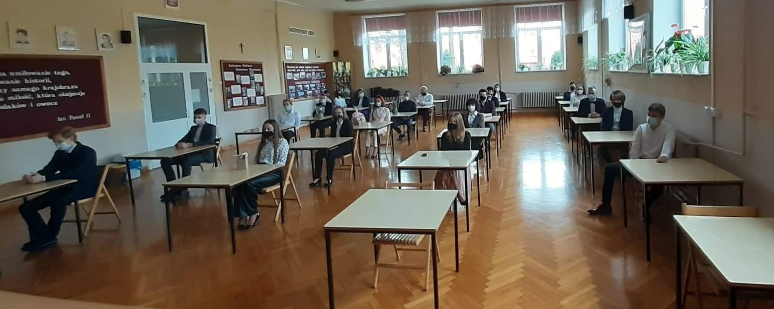 Matura 2021. Uczniowie z powiatu parczewskiego piszą obowiązkowy egzamin z polskiego  - Zdjęcie główne