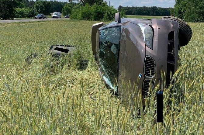 Gmina Siemień: Zderzenie BMW z ciągnikiem. Ucierpiała młoda kobieta  - Zdjęcie główne