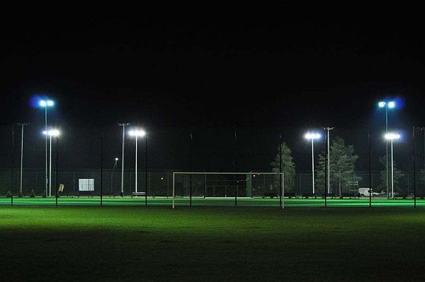 Rozbłyśnie światło nad stadionem w Milanowie - Zdjęcie główne