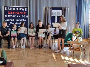 Gmina Parczew: Uczniowie wzięli udział w Narodowym Czytaniu  - Zdjęcie główne