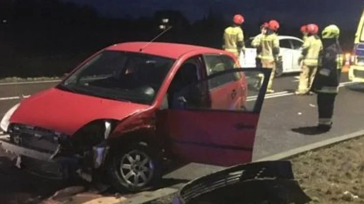 Siemień: dwie osoby trafiły do szpitala po zderzeniu Forda z Fiatem  - Zdjęcie główne